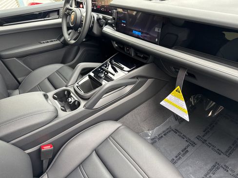 New 2026 Porsche Cayenne Coupe image 18