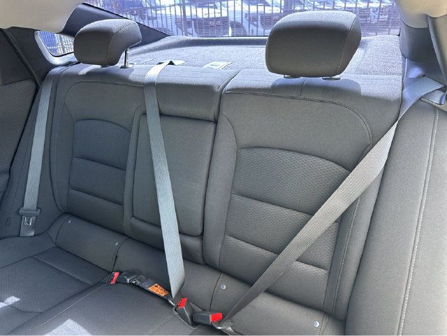Used 2021 Chevrolet Malibu LT FWD image 4