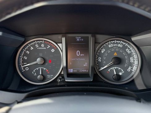 Used 2020 Toyota Tacoma TRD Off-Road w/ Technology Package image 10