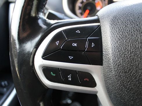 Used 2018 Jeep Cherokee Latitude Plus FWD image 16