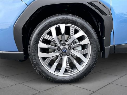 Used 2025 Subaru Forester Touring w/ Popular Package - Touring image 11