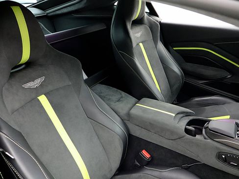 Used 2023 Aston Martin V8 Vantage Coupe image 42