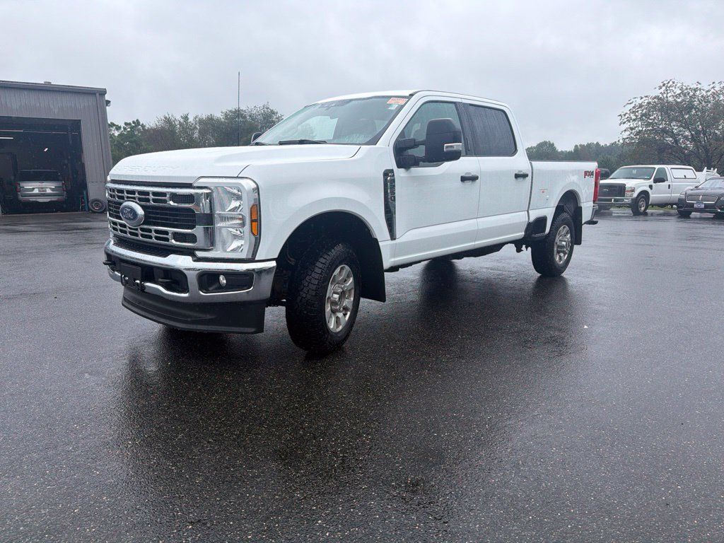 Used 2024 Ford F250 XLT w/ FX4 Off-Road Package AWD/4WD image 3