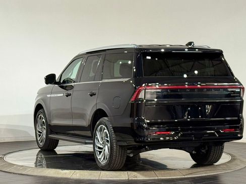 New 2026 Lincoln Navigator Premiere AWD/4WD image 7
