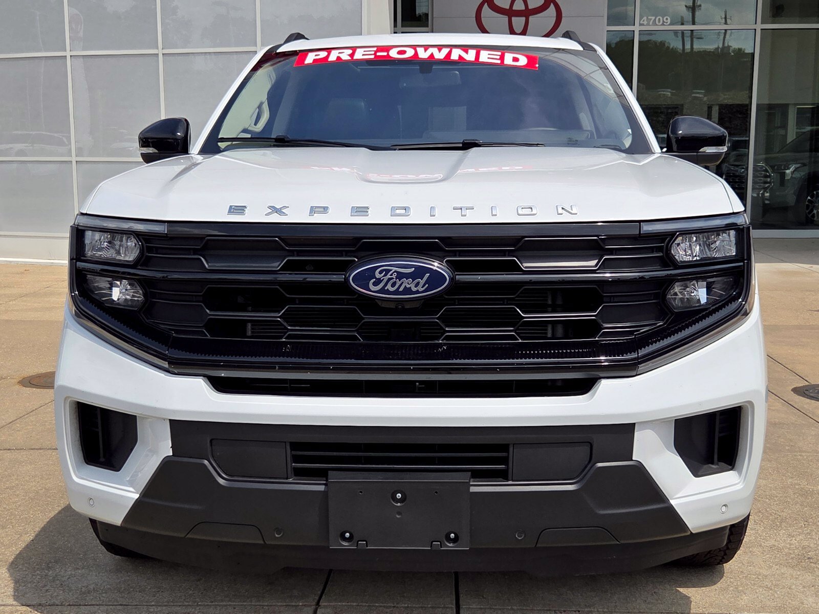 Used 2025 Ford Expedition Active AWD/4WD image 5