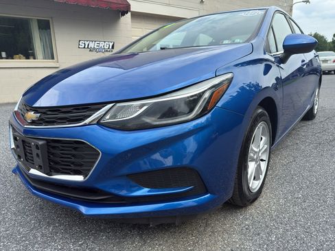 Used 2018 Chevrolet Cruze LT FWD image 1