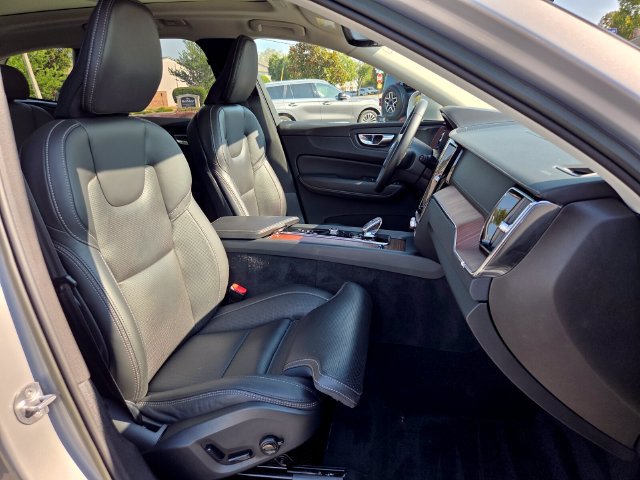 Certified 2023 Volvo XC60 B5 Ultimate FWD image 27