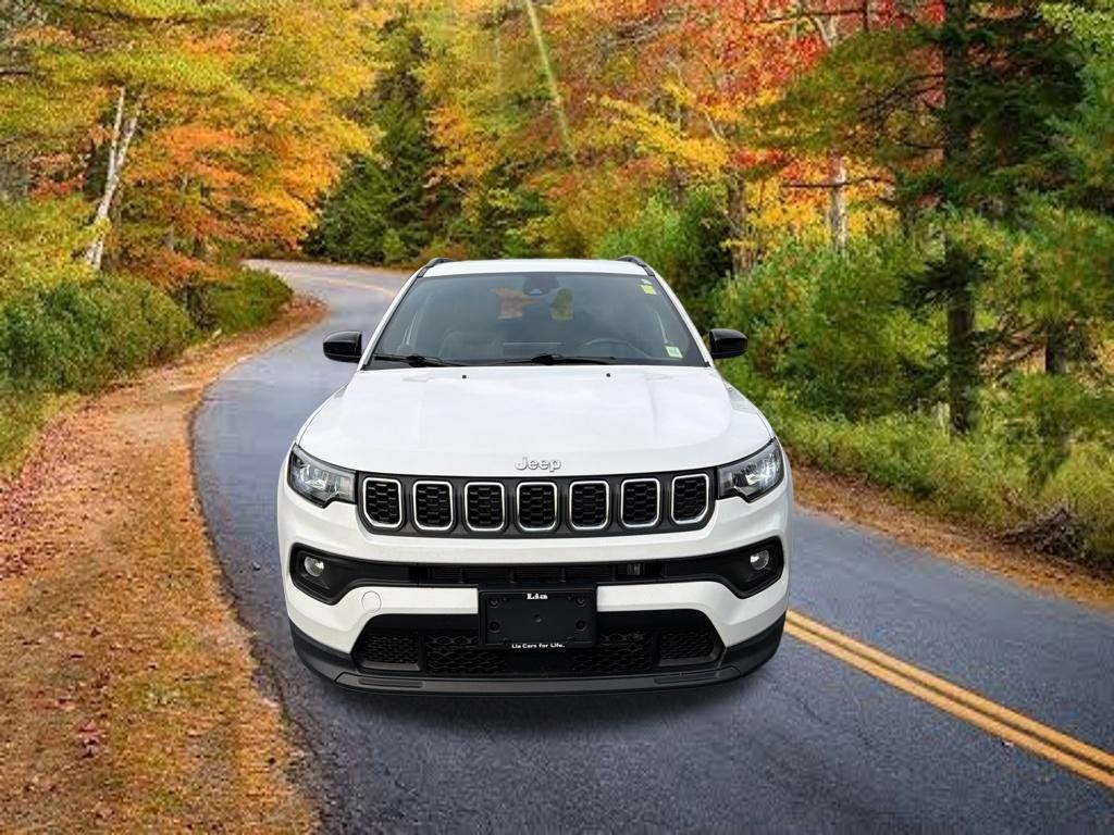 Used 2024 Jeep Compass Latitude AWD/4WD image 9