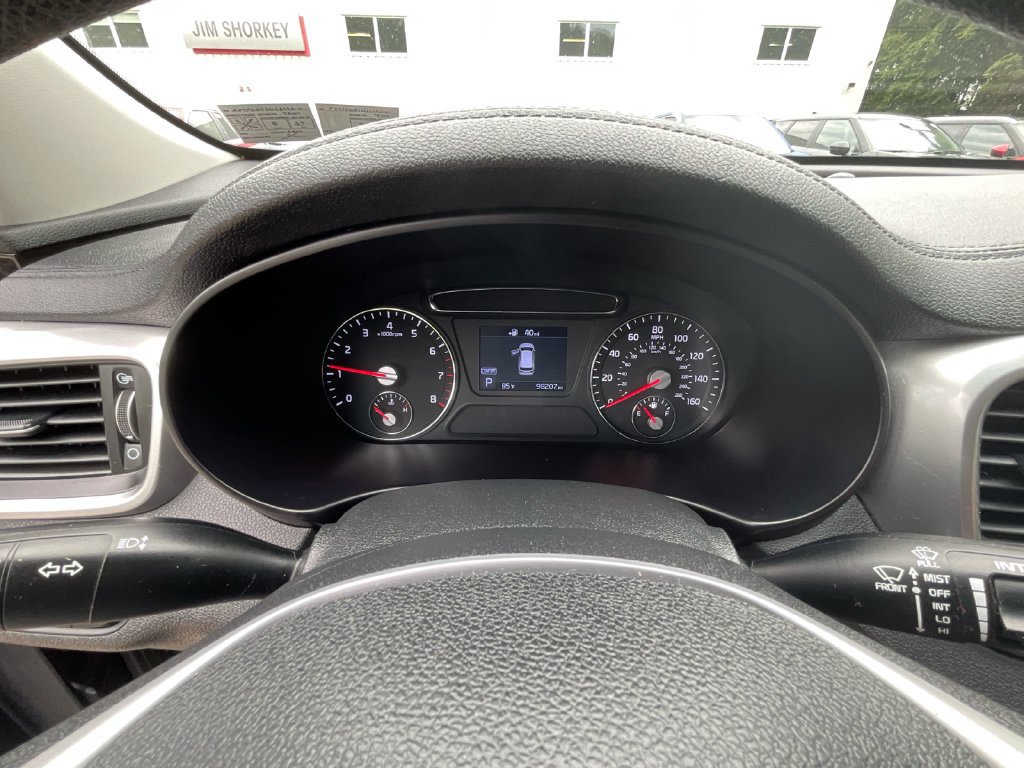 Used 2020 Kia Sorento LX AWD/4WD image 16