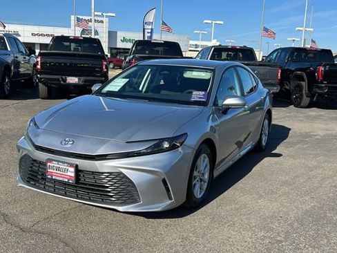 Used 2025 Toyota Camry LE image 8