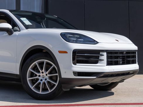 Certified 2025 Porsche Cayenne Coupe image 9