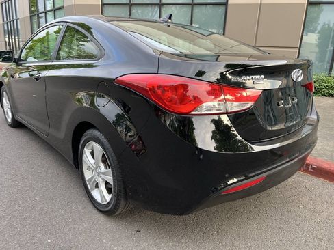 Used 2013 Hyundai Elantra FWD image 3