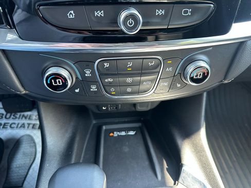 Used 2023 Chevrolet Traverse LT w/ LT Premium Package AWD/4WD image 10