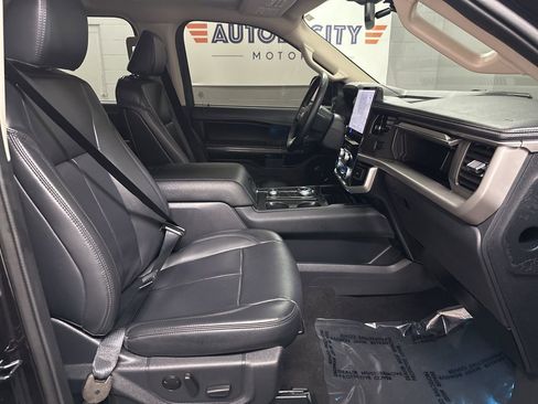 Used 2024 Ford Expedition XLT AWD/4WD image 19