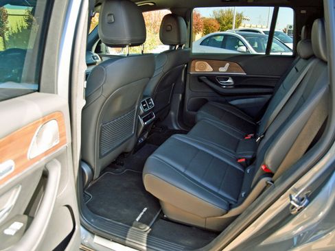 Used 2025 Mercedes-Benz GLS 450 4MATIC image 46