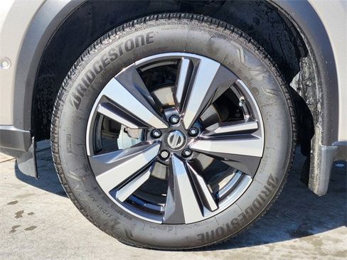 Used 2021 Nissan Rogue Platinum image 7