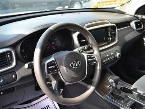 Used 2020 Kia Sorento LX AWD/4WD image 11