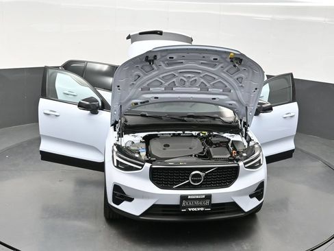Used 2024 Volvo XC40 B5 Plus w/ Protection Package Premier AWD/4WD image 41