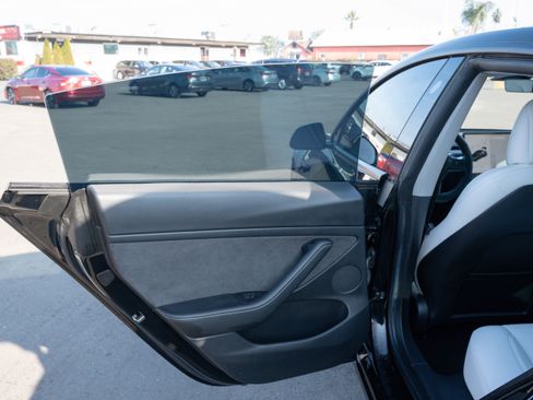 Used 2021 Tesla Model 3 Performance image 22