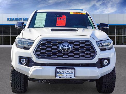 Used 2020 Toyota Tacoma TRD Sport image 2