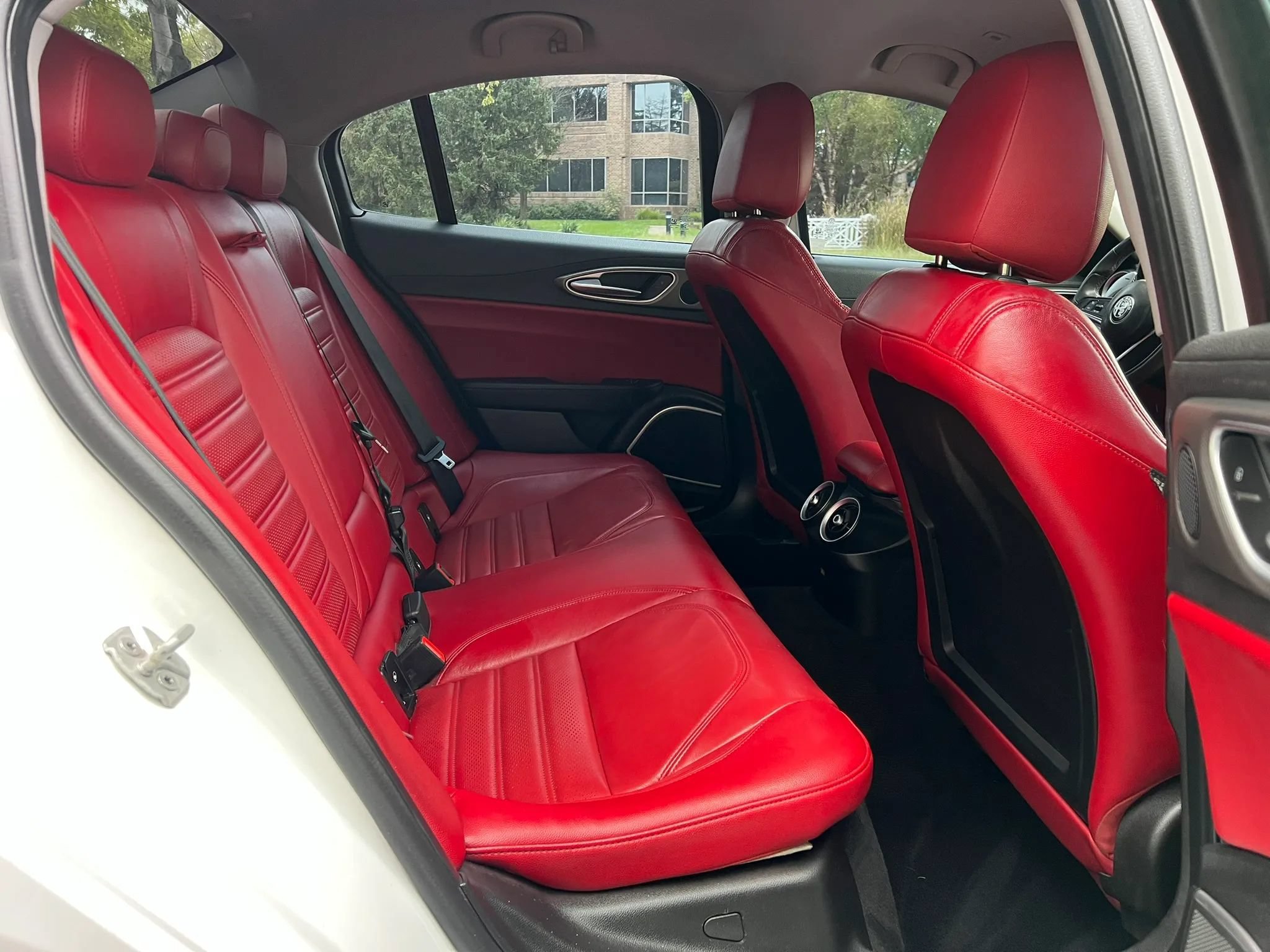 Used 2019 Alfa Romeo Giulia Ti Sport w/ Quick Order Package 22S Sport AWD/4WD image 18