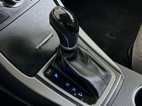 Used 2016 Hyundai Elantra SE image 16