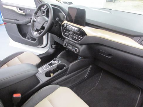 Used 2022 Ford Escape Titanium w/ Titanium Elite Package image 28