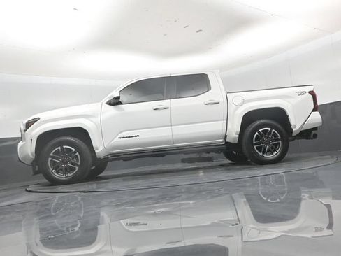 Used 2025 Toyota Tacoma TRD Sport RWD image 44