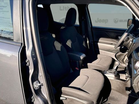 Used 2023 Jeep Renegade Latitude image 14