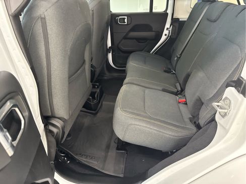 Used 2025 Jeep Wrangler Sahara image 22