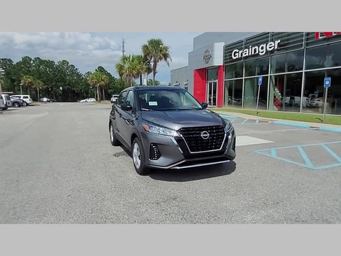 New 2025 Nissan Kicks Play S image 17