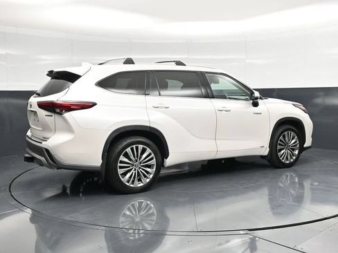Used 2021 Toyota Highlander Platinum AWD/4WD image 2