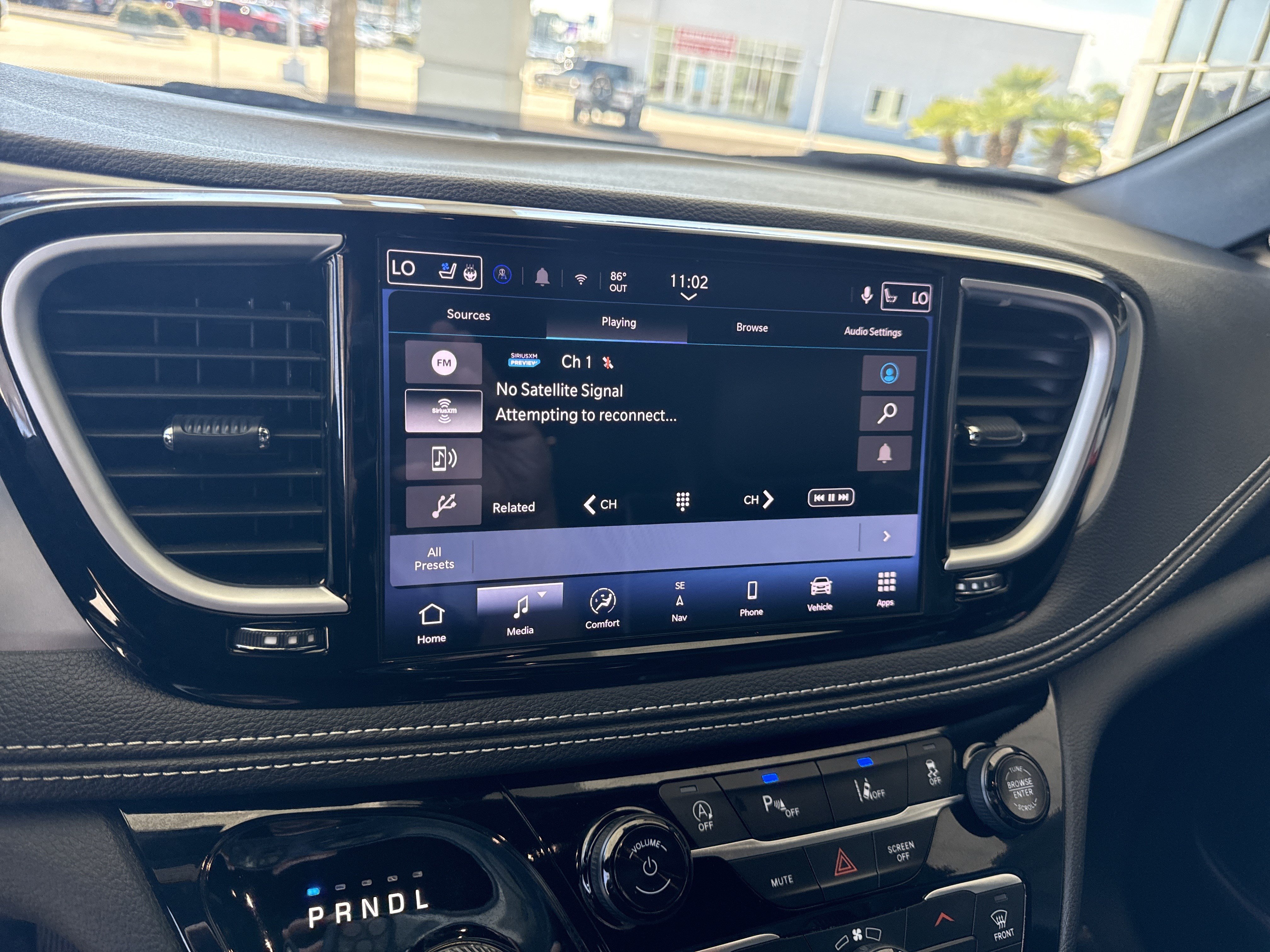 Used 2025 Chrysler Pacifica Limited FWD image 22