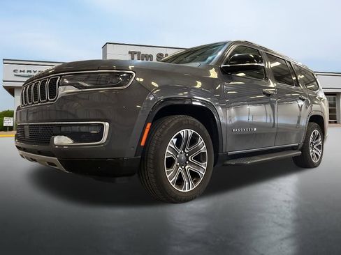 Used 2024 Jeep Wagoneer Series II w/ Flexible Seating Group image 10