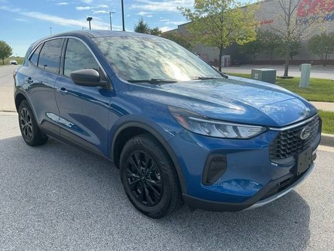 Used 2023 Ford Escape Active w/ Tech Pack #1 AWD/4WD image 2
