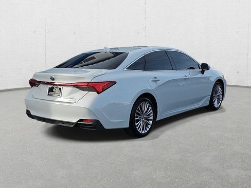Used 2022 Toyota Avalon Limited image 5