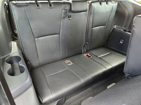 Used 2023 Toyota Highlander XLE FWD image 19