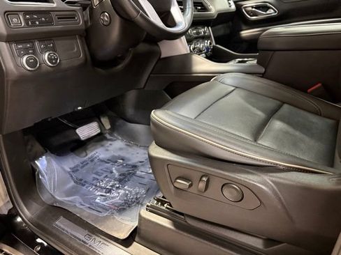 Used 2023 GMC Yukon SLT w/ SLT Premium Package AWD/4WD image 10