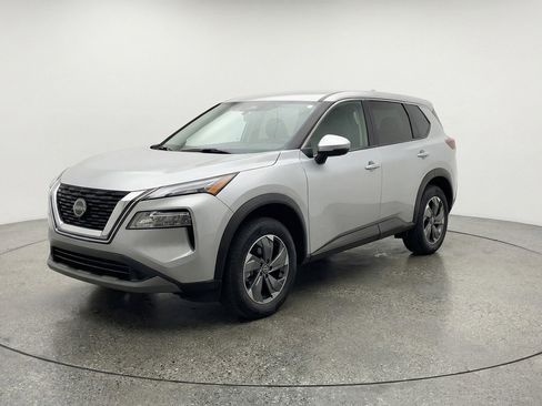 Used 2025 Nissan Rogue SV image 3