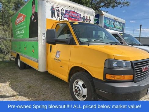 Used 2018 GMC Savana 3500 Extended w/ Driver Convenience Package RWD image 3