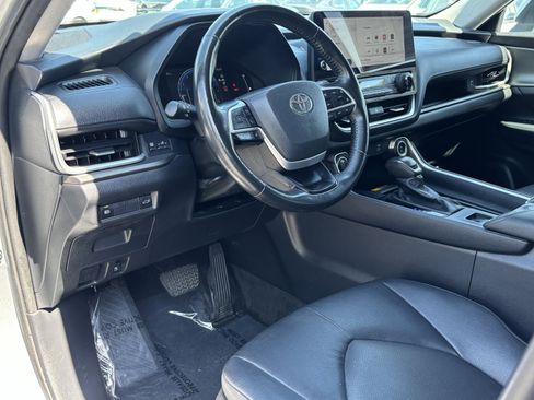 Used 2024 Toyota Grand Highlander AWD image 17