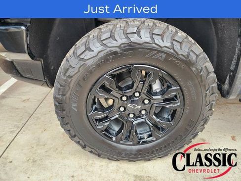 Used 2023 Chevrolet Silverado 1500 ZR2 w/ Technology Package image 17