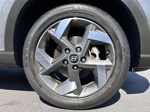 Used 2023 Hyundai Venue Limited w/ Cargo Package FWD image 6
