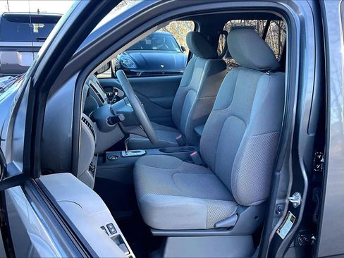 Used 2021 Nissan Frontier SV w/ Midnight Edition Floor Mats AWD/4WD image 9