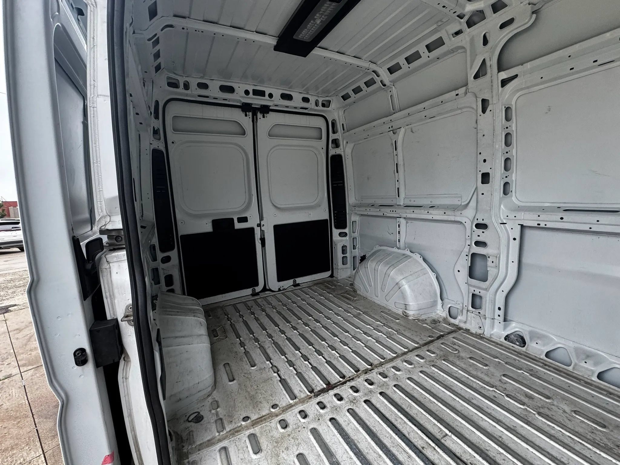 Used 2025 RAM ProMaster 2500 w/ Convenience Group FWD image 30