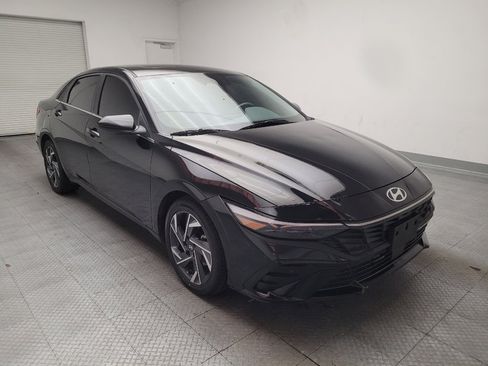 Used 2025 Hyundai Elantra SEL FWD image 13