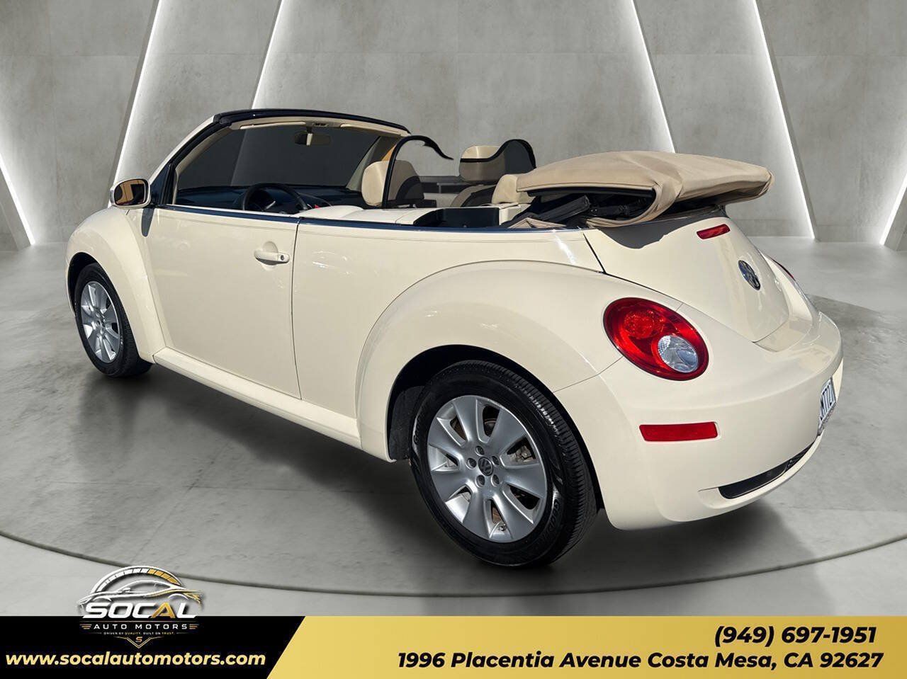 Used 2010 Volkswagen Beetle Convertible FWD image 3