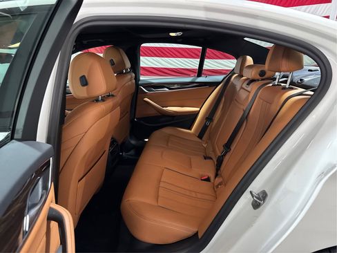 Used 2019 BMW 530i xDrive w/ M Sport Package image 10