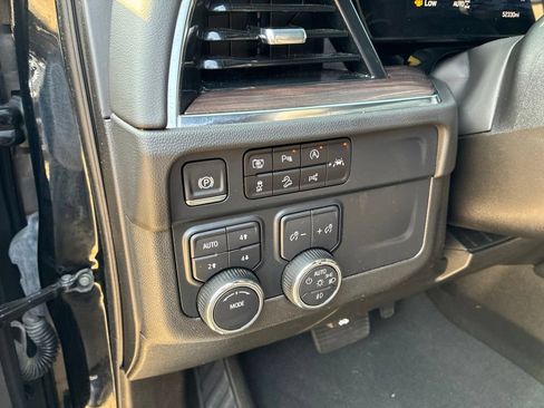 Used 2025 Chevrolet Suburban Z71 AWD/4WD image 23