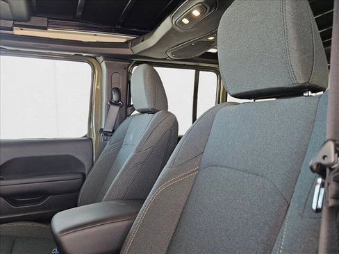 Used 2025 Jeep Wrangler Willys image 15
